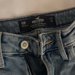 Hollister ultra high rise mom jean w/ sunflower stitching size 23